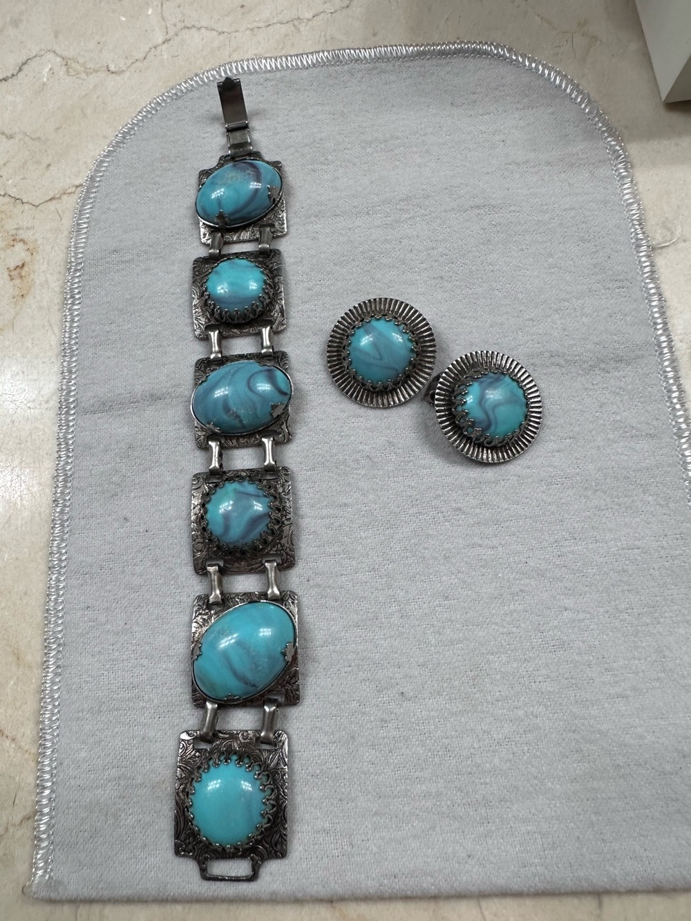 Vintage Faux Turquoise and Metal Silver Tone 8” Bracelet